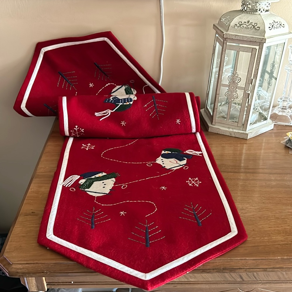 Winter table runner